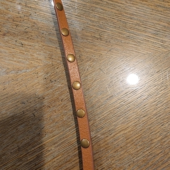 Kyara Seven Hills Tan Leather Crossbody Bag - Picture 5 of 9